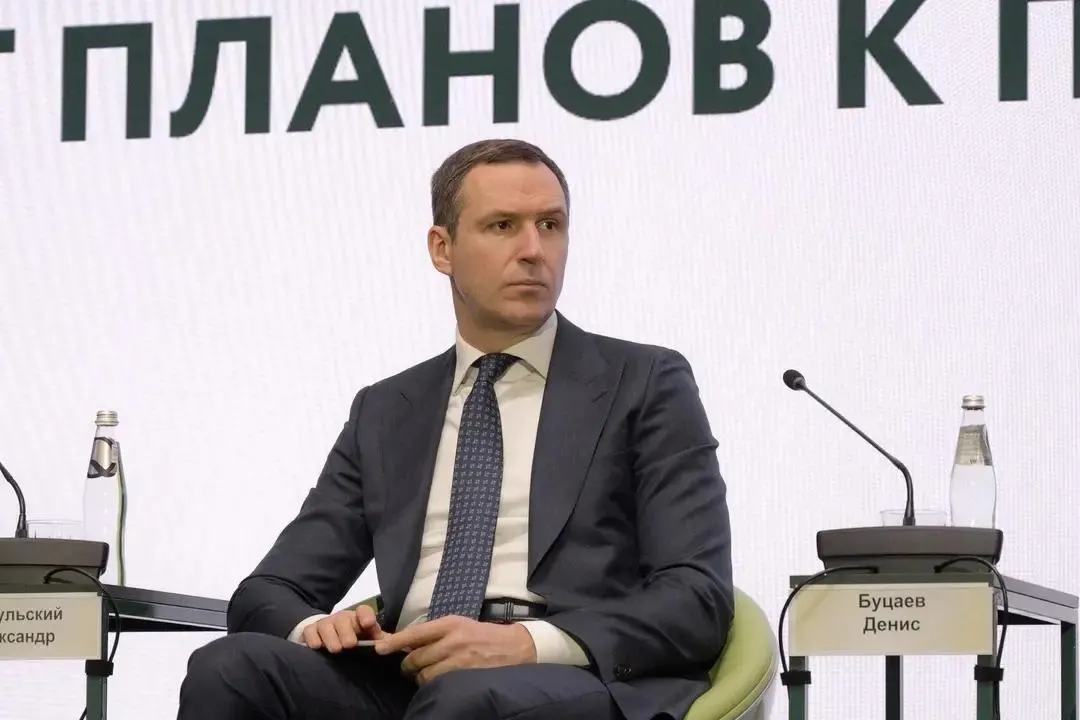 Его подозревают в хищении средств «Российского экологического оператора». По данным следствия, Буцаев может находиться в США. Мусорная реформа признана проваленной — вместо 36% перерабатывается не более 10% отходов.