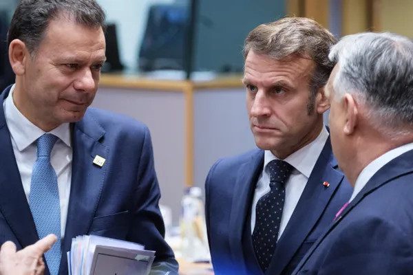 Депозитарий Euroclear заявляет, что активы Центробанка РФ, замороженные в связи с санкциями, по-прежнему заблокированы; решение московского суда он называет необоснованным и намерен оспаривать.