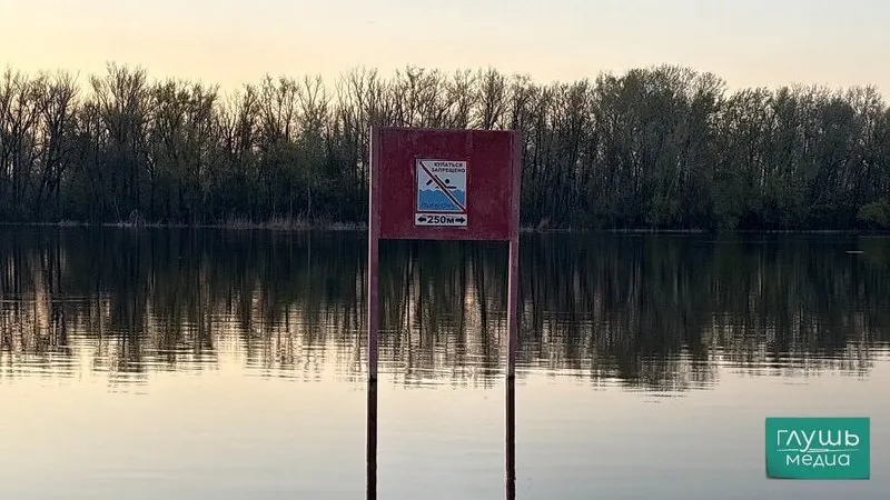 В Саратовской области пляжный сезон ещё не начался: вода холоднее 18 °C, а пляжи не получили разрешений. Купание в необорудованных местах опасно и запрещено, предупреждают в региональном ГУ МЧС.