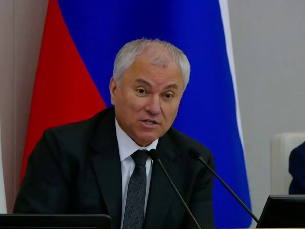 Депутаты во втором чтении расширили перечень мер профилактики: в него официально включили противодействие фальсификации истории и предупреждение уклонения от исполнения обязанностей по защите Отечества.