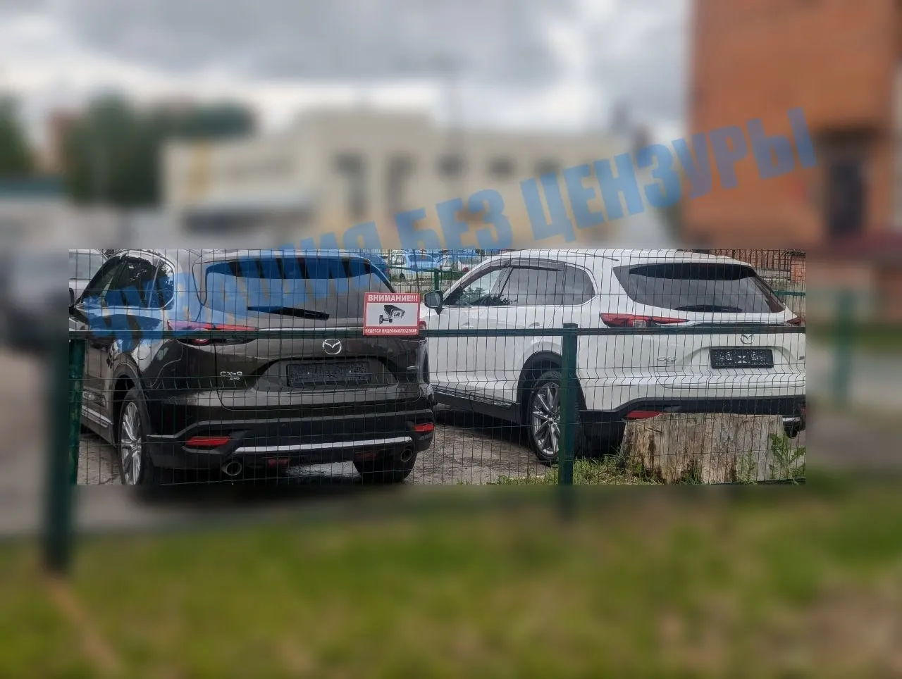 УФСБ провело обыски в подразделении Чувашского таможенного поста в Чебоксарах. Следствие возбудило уголовные дела по фактам злоупотребления полномочиями и получения взяток; подозреваемым инкриминируют занижение таможенной стоимости ввозимых автомобилей.