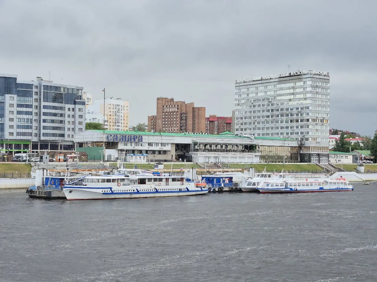 Терминалы для продажи билетов планируют установить на речном вокзале Самары — работы обещают завершить до конца июня.