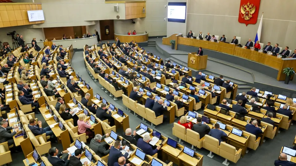 Комитет Госдумы поддержал поправку, которая позволит конфисковывать имущество россиян, проживающих за границей и осуждённых по политическим статьям, даже если стоимость арестованного имущества превышает размер штрафа.