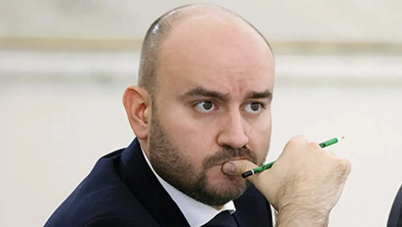 Вячеслав Федорищев подписал указ о сокращении численности госслужащих: штат региона уменьшат с 4 800 до 4 000, пилотные сокращения затронут администрацию губернатора, минфин и минэкономики.