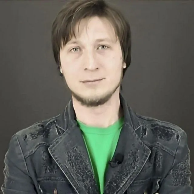 В Воткинске рассматривают уголовное дело в отношении Ивана Мережникова: его обвиняют в клевете из‑за поста о двух светильниках в селе Степаново. Суд сосредоточен на доказательствах и недостающих приложениях к договору об установке.