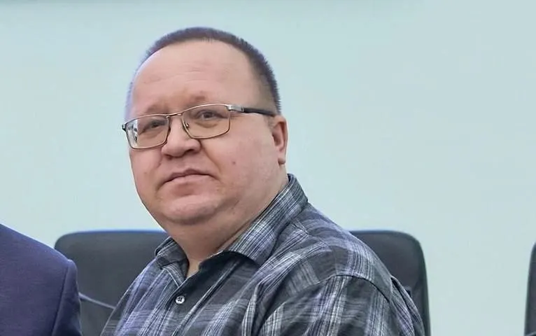 Суд признал виновным заместителя проректора и ещё двух сотрудников в завышении баллов при приёме 19 студентов из Туркменистана. Рассматриваются версии о взятках и о стремлении комиссии получить большие премии.