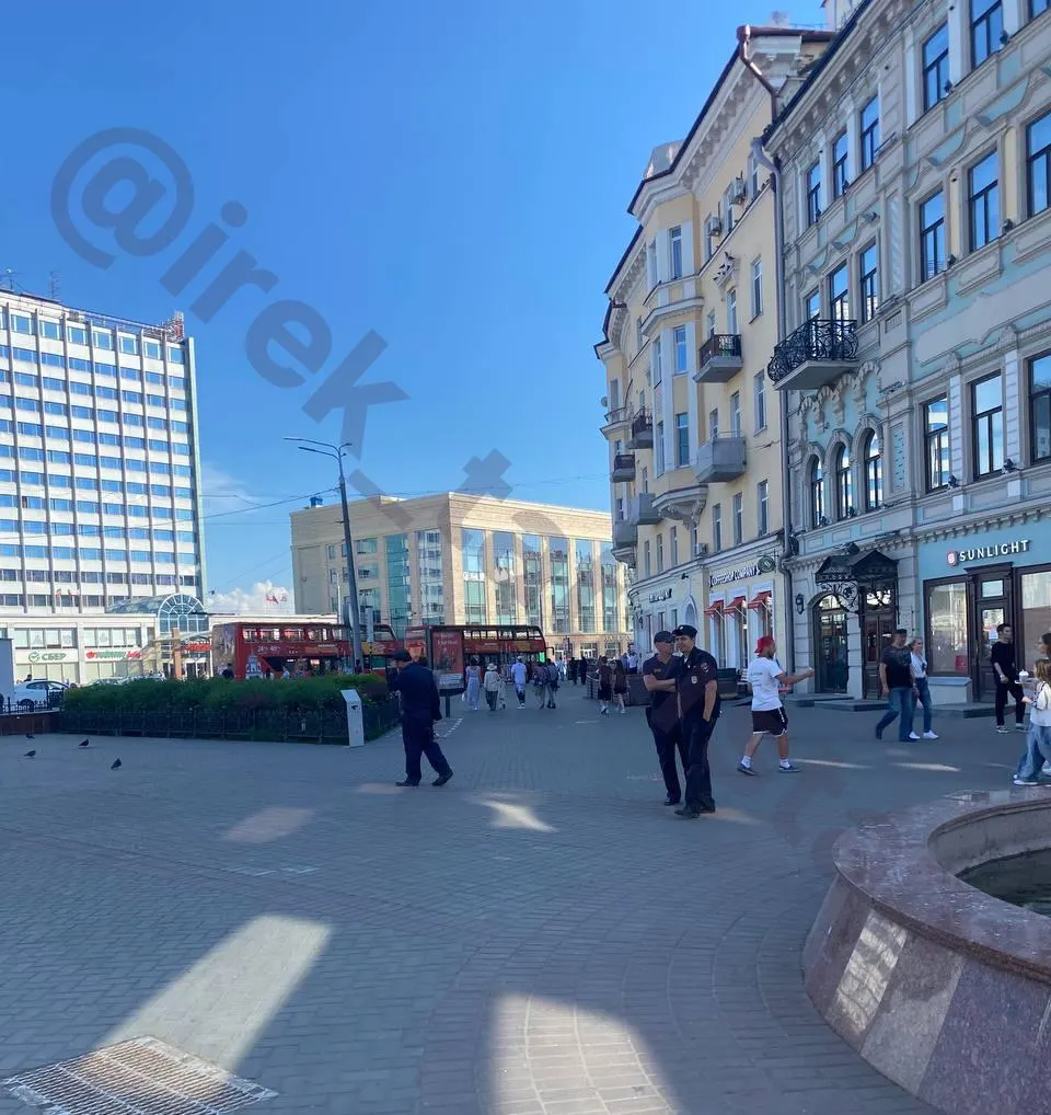 Правозащитники сообщают, что полицейские подошли к волонтёрам во время сбора подписей и настояли на прекращении акции, хотя сбор подписей является законным правом граждан.