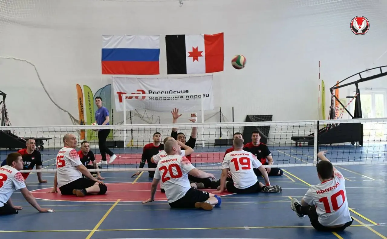 В республике 13 человек — ветераны «СВО» и их тренеры — получили стипендии за спортивные достижения. Среди них восьмеро волейболистов сидя; систему выплат ввели с 2026 года, на неё выделили 24 млн рублей.