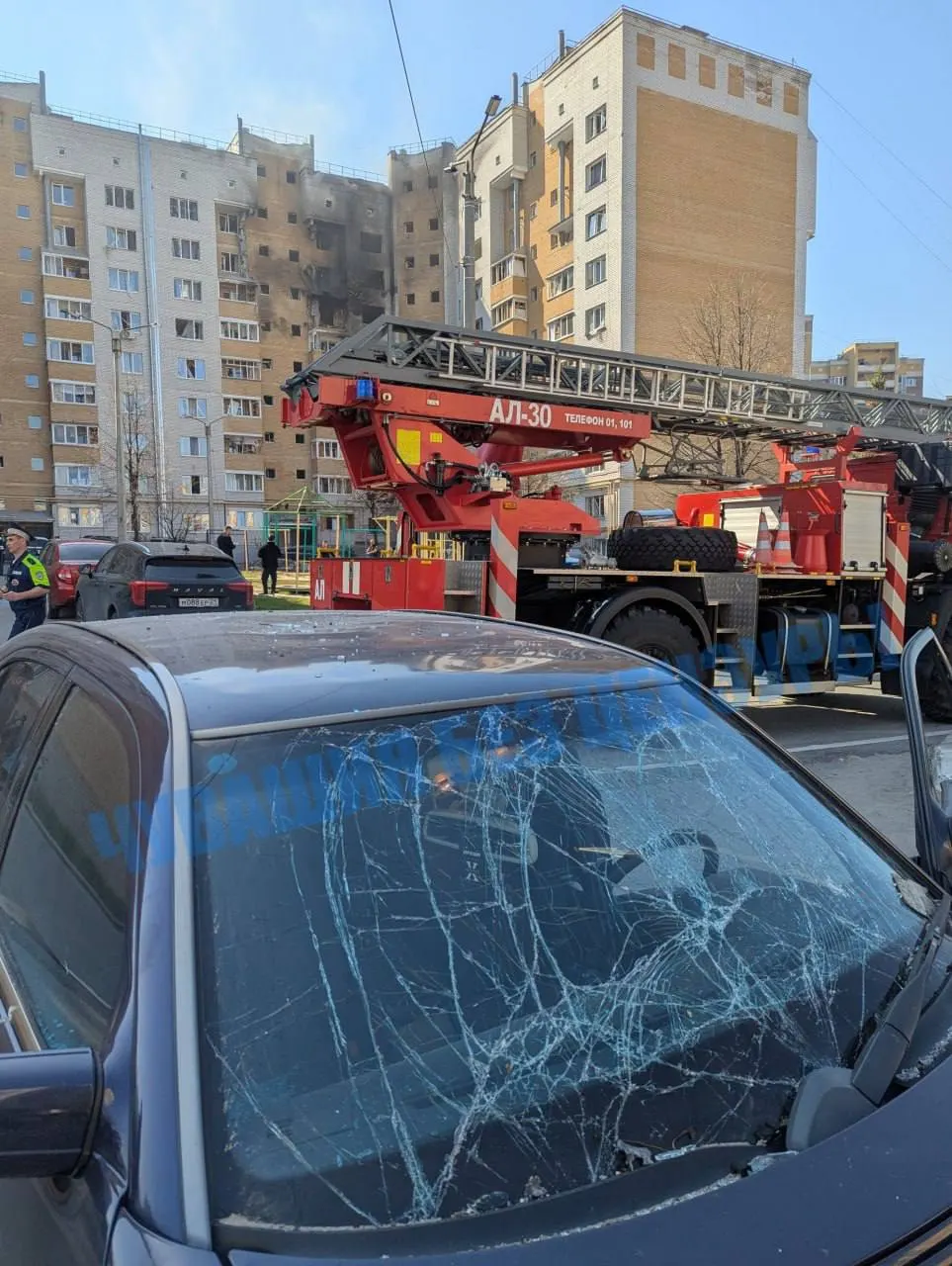 В районе 7–9 этажей дома на улице Строителей, 6 отмечен прилёт беспилотного летательного аппарата. Обстоятельства и возможные последствия уточняются.