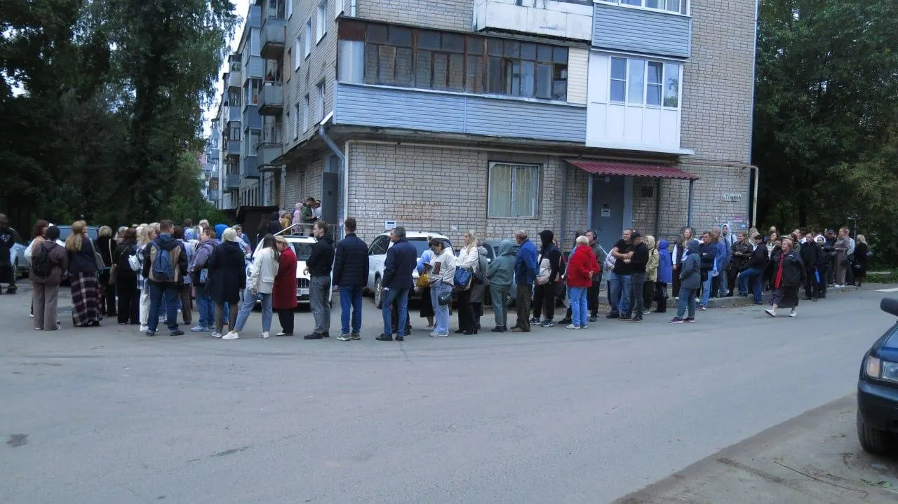 Сотрудники бюджетных учреждений в разных регионах сообщают о требованиях регистрироваться на платформах праймериз, голосовать за определённых кандидатов и отчётывать руководству о выполнении задания.