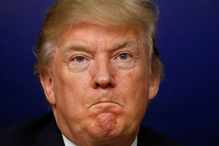 Дональд Трамп отверг ответ Ирана на американский мирный план, после чего цены на нефть выросли. Иран изложил ряд условий для начала переговоров, включая отмену санкций и снятие морской блокады Ормузского пролива; стороны продолжают обмениваться жесткими требованиями на фоне продолжающегося конфликта.