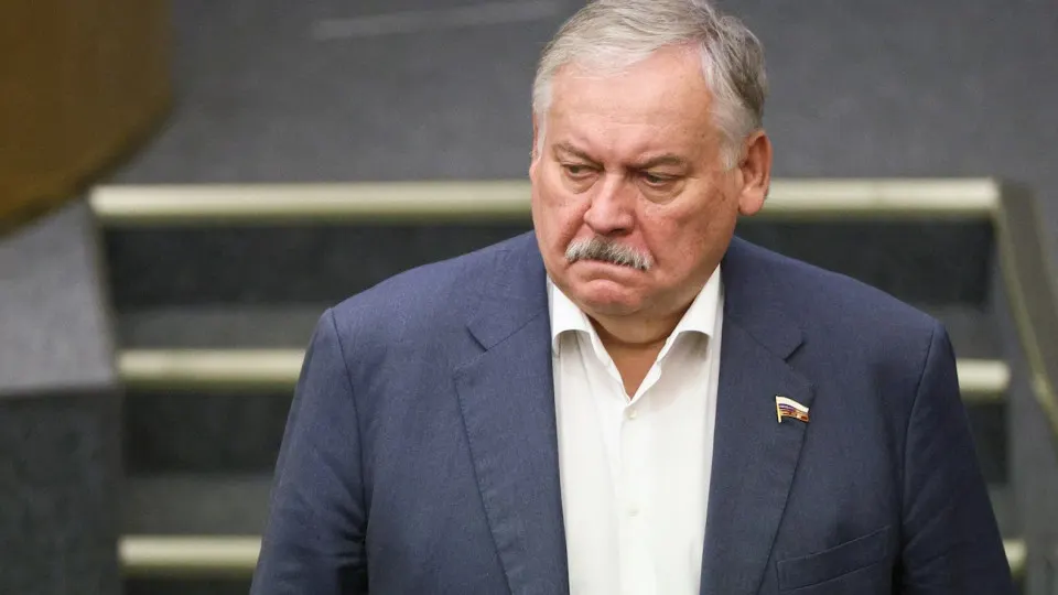 Первый зампред комитета Госдумы Константин Затулин заявил, что Латвия и Эстония «обманули» русскоязычное население при выходе из СССР. Одновременно в парламенте рассматривают законопроект, дающий президенту право вводить силы за рубежом для защиты россиян.
