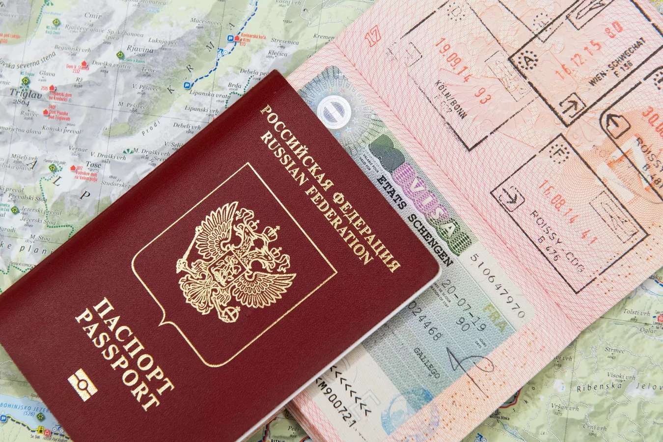 Визовые центры увеличили сроки рассмотрения заявок до 45–60 дней; с 29 июня 2026 года Венгрия приостановила приём документов в Казани, Самаре и Уфе, а документы на визу Кипра теперь принимают только в дипломатических представительствах.