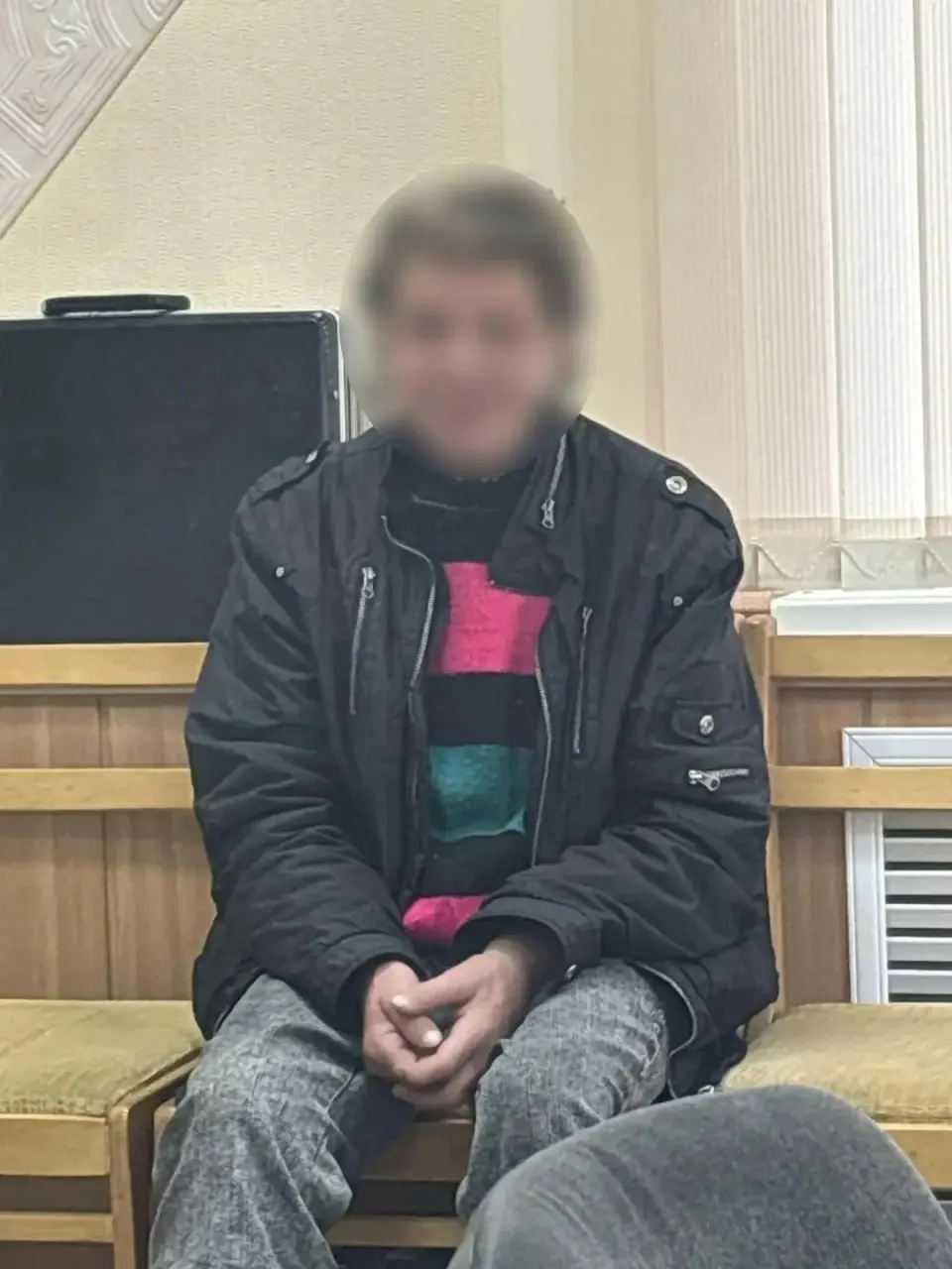 Вечером 16 июня в пгт Даровской во время употребления алкоголя 57‑летняя женщина ударила 64‑летнего мужчину лопатой; он скончался на месте. Возбуждено уголовное дело, подозреваемая заключена под стражу.