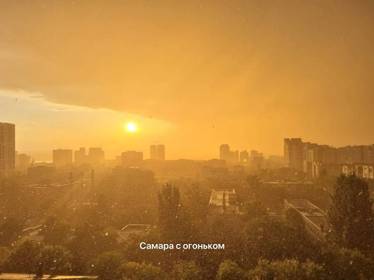 Кратковременный ливень прошёл в Самаре — в сети появляются фотографии с дождём в городе.