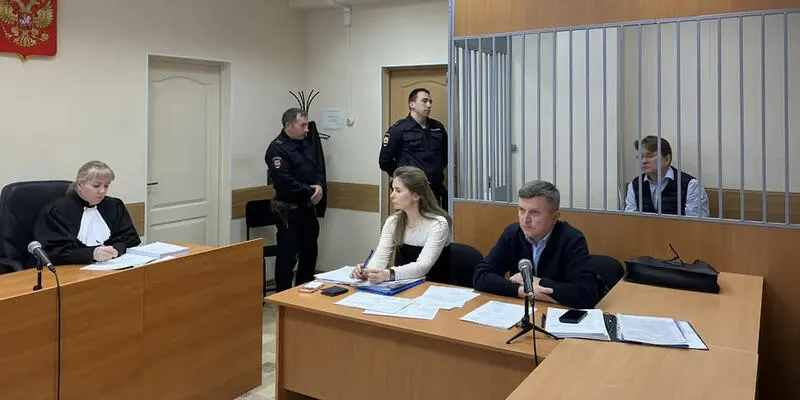 Индустриальный районный суд Ижевска заменил содержание в СИЗО для бывшего главы Завьяловского района Константина Русинова на домашний арест до 6 июля. Он обвиняется во взятке в особо крупном размере и превышении должностных полномочий.