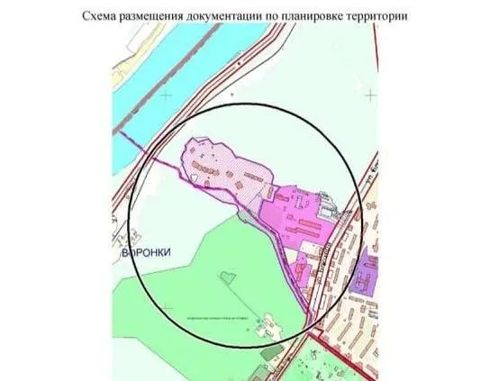 На участке рядом с 18-й больницей, где есть лес и железная дорога, планируют возвести дома с паркингами, детсадом и дорожной инфраструктурой. Часть территории покрыта лесом — капитальную застройку там запрещено проводить.