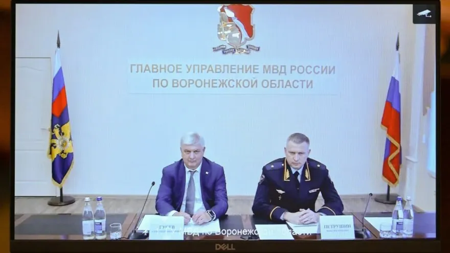 8 июня министр внутренних дел представил личному составу нового начальника воронежской полиции — генерал-майора Максима Петрушина, назначенного указом президента. Ранее он руководил УМВД Ульяновской области.