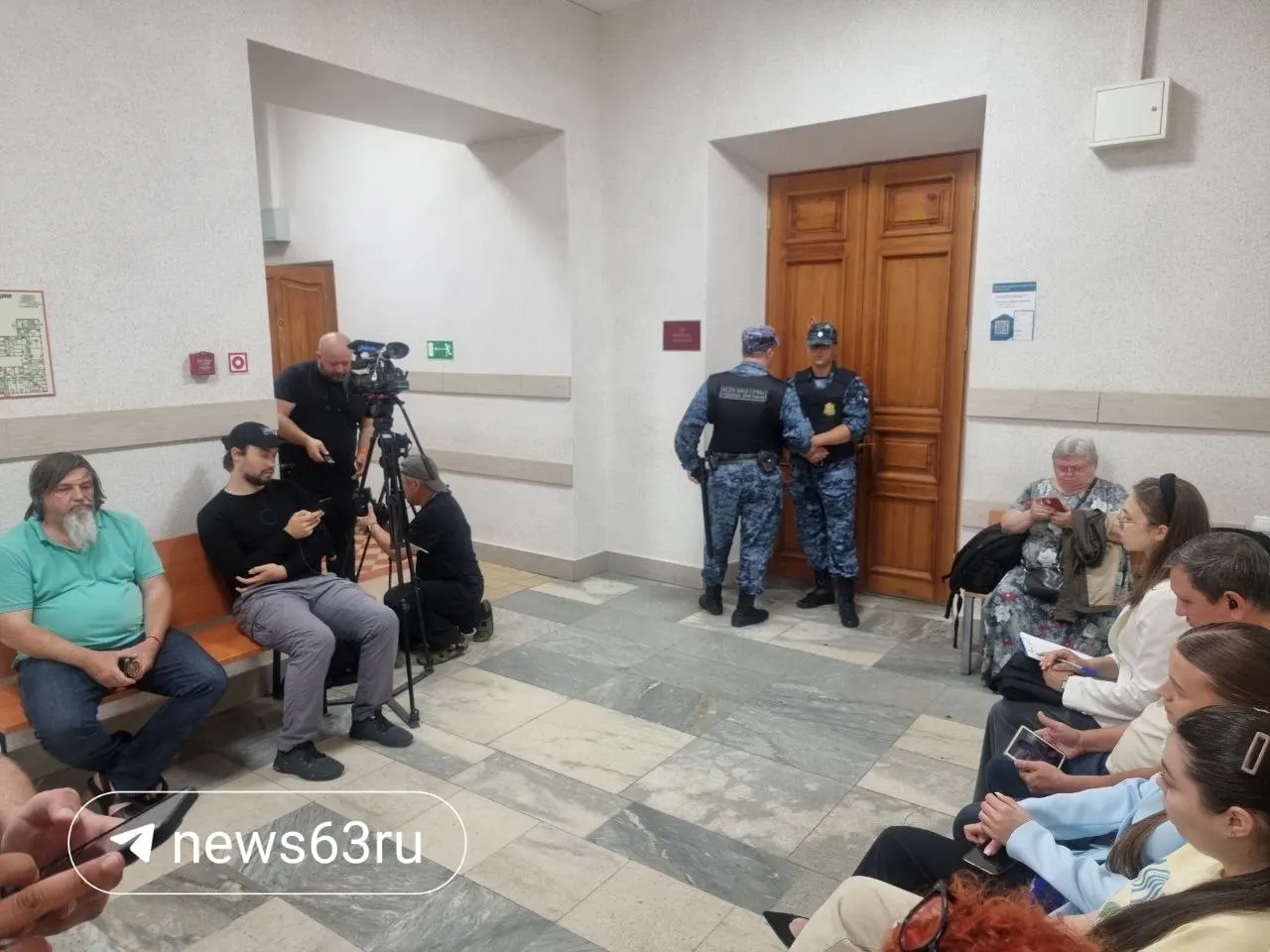 Очередное заседание по делу об убийстве бывшего мэра Самары Виктора Тархова и его супруги Натальи начнётся в 10:30; в суд прибыли Александр Кузнецов и Елена Братчикова.
