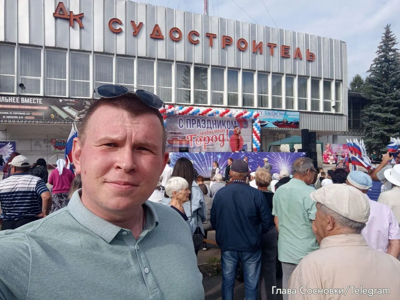 Центральный окружной военный суд утвердил решение о возвращении Никиты Горелова на военную службу. Несмотря на протесты жителей и петицию, мэр продолжает выполнять обязанности городского главы.