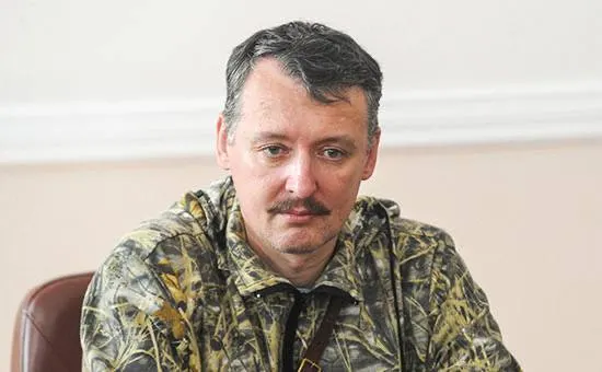 Отбывающий срок Игорь Стрелков заявил, что удар по Чебоксарам показывает неспособность российских систем ПВО и предостерёг о подготовке массовой атаки, критикуя руководство страны за отрицание реальной угрозы.