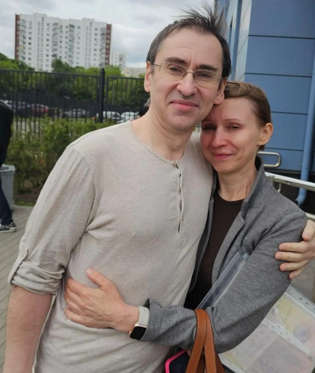 Тверской суд Москвы смягчил меру пресечения: после содержания в СИЗО с 9 апреля Ролдугин отправлен под домашний арест. Суд учёл наличие иждивенцев и частичное признание вины.
