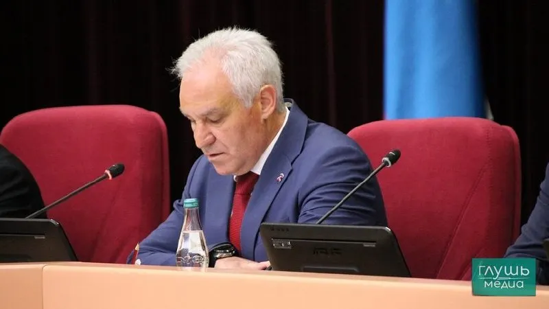 Алексей Антонов на рабочем совещании заявил, что люди, выдающие себя за участников спецоперации и носящие знаки, похожие на награды, вмешиваются в патриотическое воспитание и дискредитируют служение Родине; привлечь их к ответственности непросто, поскольку не всегда есть финансовый ущерб.
