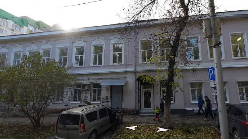 Областной врачебно‑физкультурный диспансер объявил торги на ремонт фасада доходного дома на Мичурина, 80. Начальная цена — 428 тысяч рублей; сроки работ в документации не указаны.