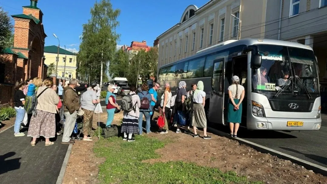 Дополнительные автобусы отправятся из Кирова и соседних населённых пунктов для желающих посетить крестный ход в селе Великорецкое. Приводим расписание отправлений и возврата.