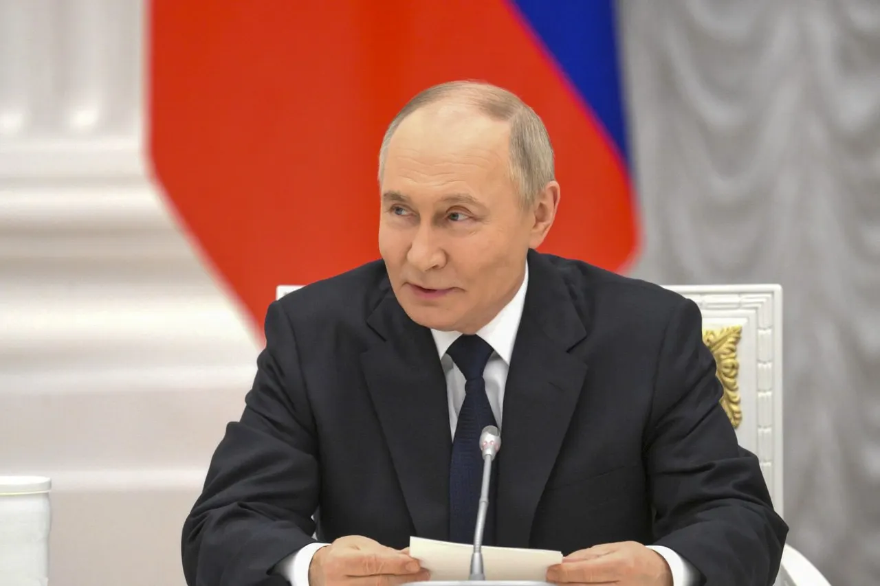 Во время общения с журналистами президент заявил, что Москва способна адекватно ответить на любые попытки атаковать российские объекты в Калининградской области — его ответ последовал после слов министра иностранных дел Литвы.