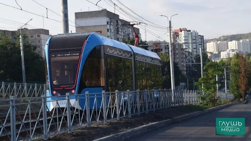 Контракт оценён более чем в 138,5 тыс. рублей. Поставку окон по документам нужно выполнить до конца 2026 года.
