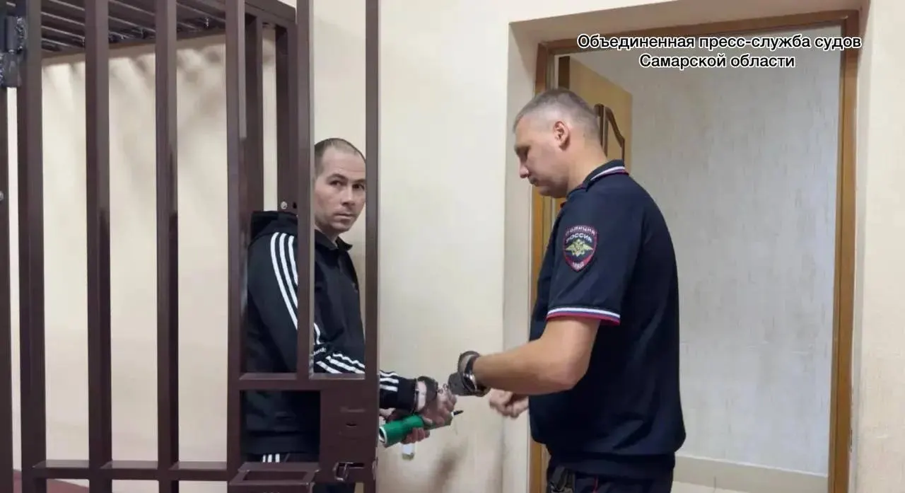 Самарский районный суд приговорил одного из участников преступного сообщества, обманом похитившего у бывшего руководителя Корпорации развития региона более 421 млн рублей; расследование по остальным фигурантам продолжается.