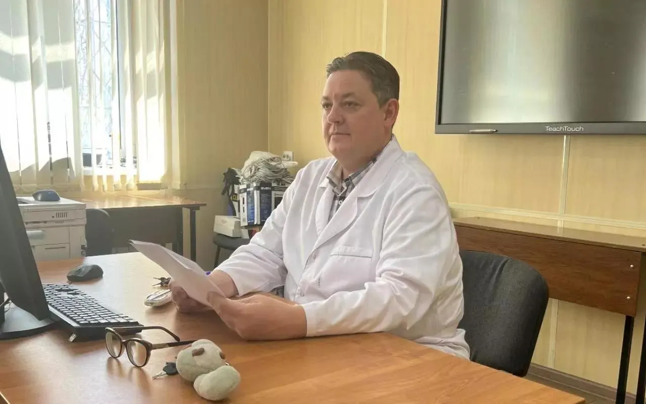 Андрей Сущенко, обвиняемый в получении взяток при участии в диссертационных советах, заключил контракт с Минобороны и ходатайствовал об отправке на «СВО». Уголовное дело приостановлено.