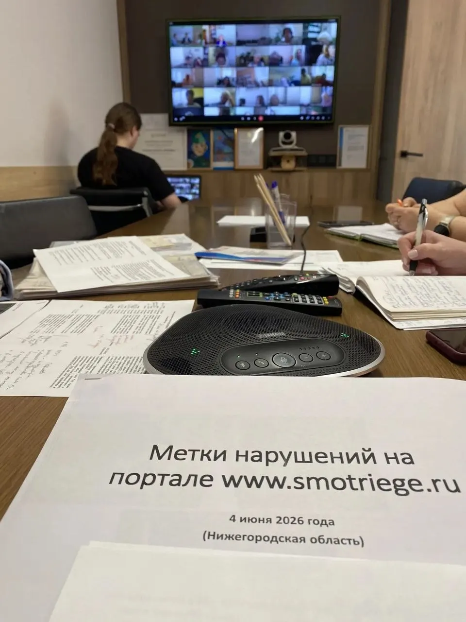 На экзамене по русскому языку вывели четырёх выпускников: у одного нашли телефон, у троих — распечатанные шпаргалки и пособие, сообщил глава Минобразования.