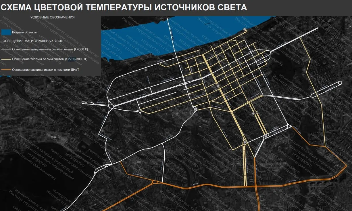 В мэрии пояснили, что выбор тёплого или холодного света определяется светотехническим расчётом и категорией дороги: пешеходные переходы выделяются иным оттенком для безопасности.