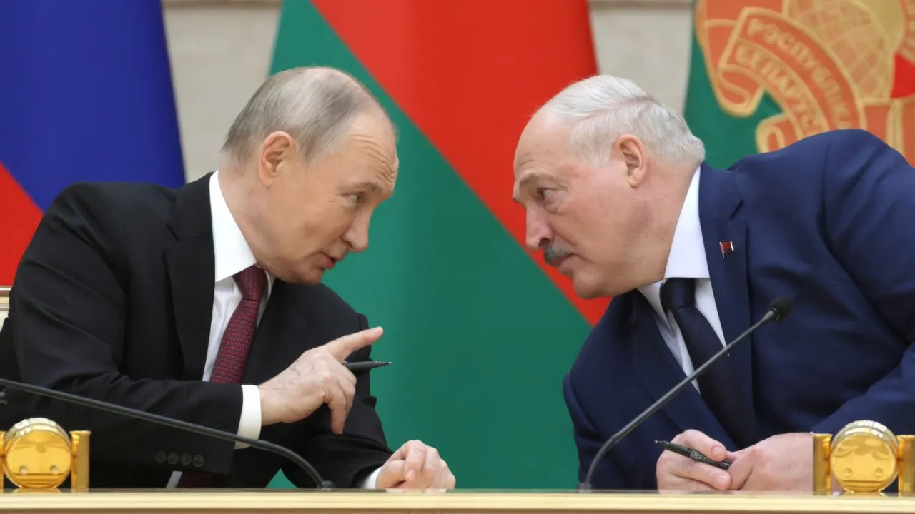 26 июня в президентской резиденции на Валдае прошли закрытые переговоры между Владимиром Путиным и Александром Лукашенко. Публичных заявлений не последовало; обсуждались вопросы региональной безопасности, торгово-экономического взаимодействия и проекты Союзного государства на фоне обострения у белорусско-украинской границы.