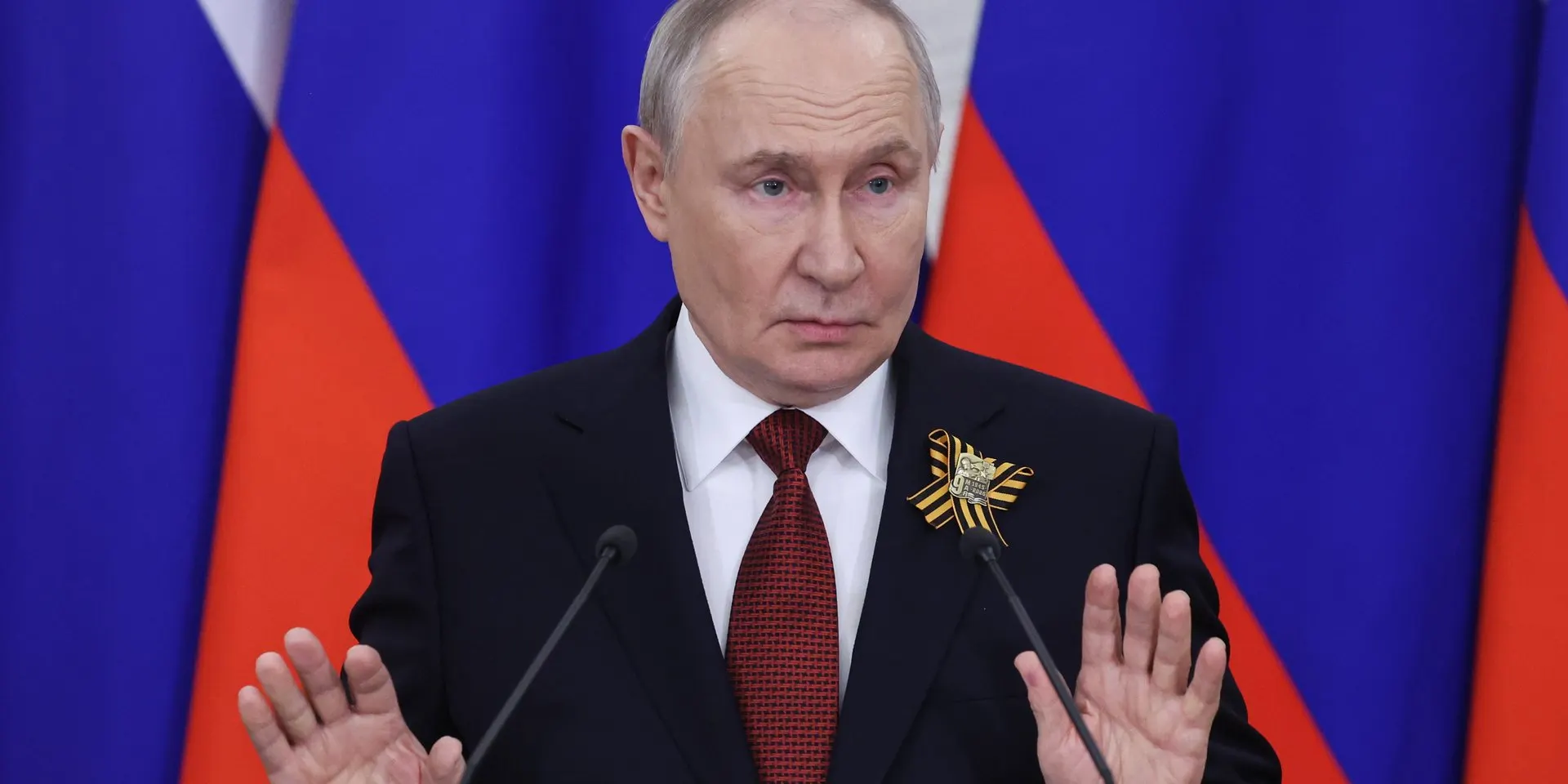 Минфин и Центробанк предупредили, что бюджет не выдержит текущего уровня военных расходов; правительству поручено искать сокращения в невоенных статьях бюджета.