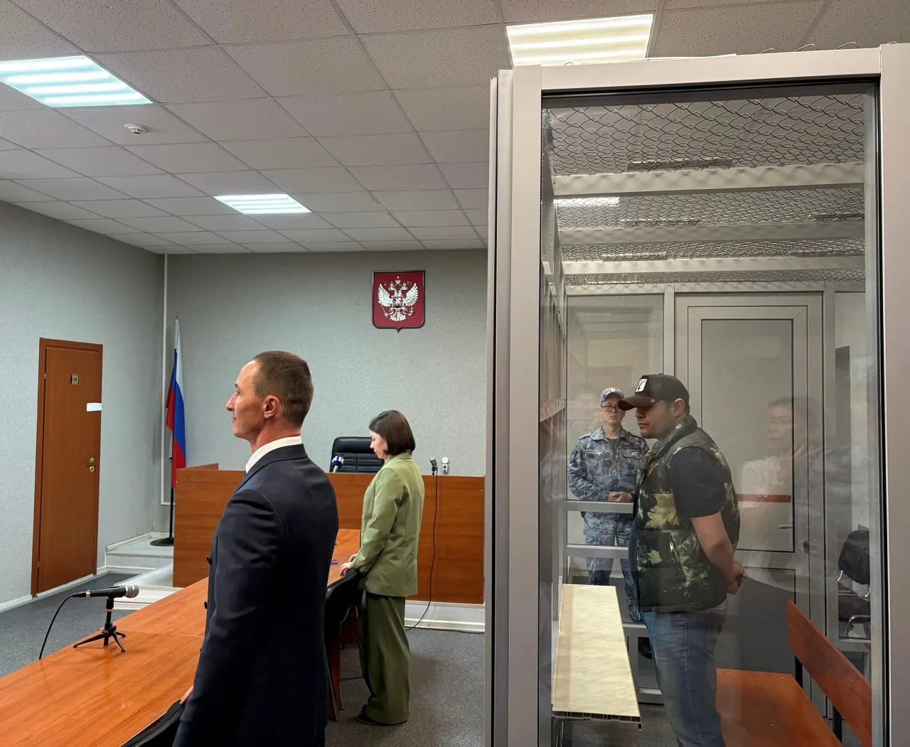 Ленинский районный суд признал Ису Мирзаева виновным в нападении на двух посетительниц: инцидент произошёл ночью 14 февраля, мужчину отправили в колонию на четыре года.