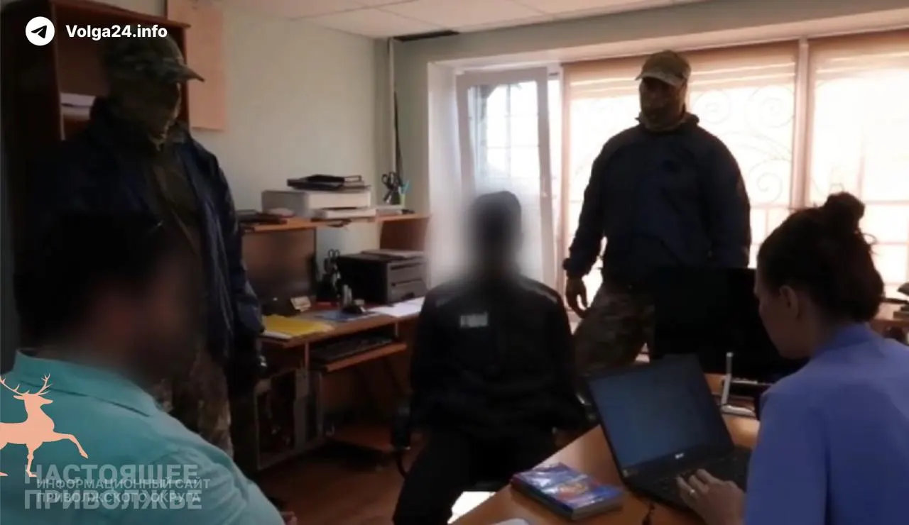 Суд признал троих осуждённых виновными в создании ячейки экстремистской организации и подготовке вооружённого восстания и массового бегства. Сроки — от 8 лет до 10,5 лет в колонии строгого режима.