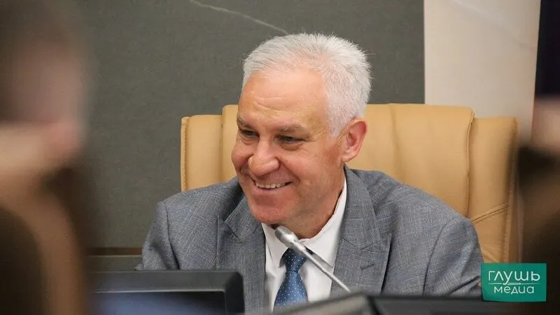 На заседании комитета председатель облдумы посоветовал коллеге говорить о запрете видеохостинга в России. Официального запрета платформы не было.