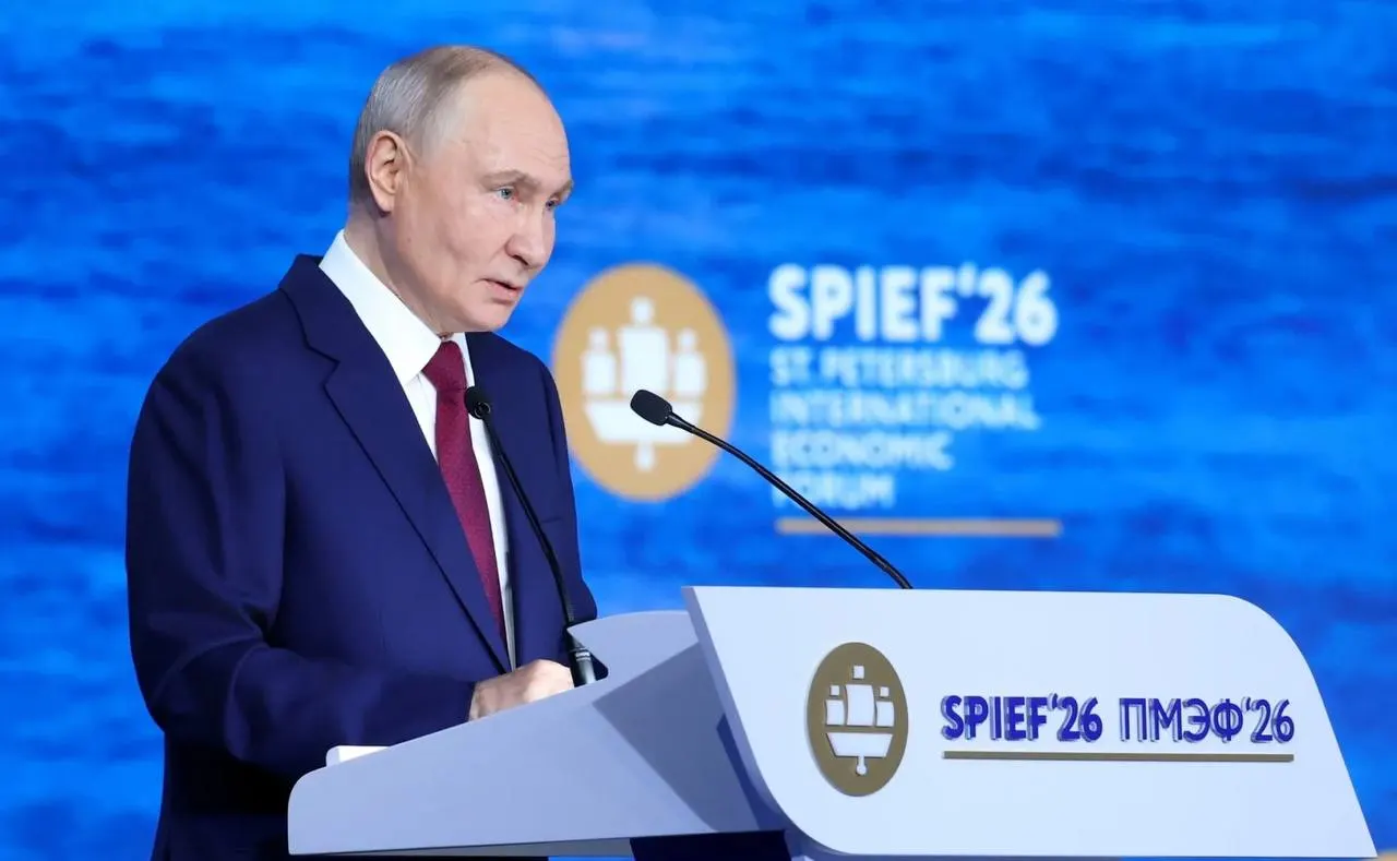 На ПМЭФ президент подчеркнул необходимость ускорить ремонт старинных домов и усадеб; в регионе с 2018 по 2025 год выполнено более 870 реставраций, включая несколько крупных проектов.