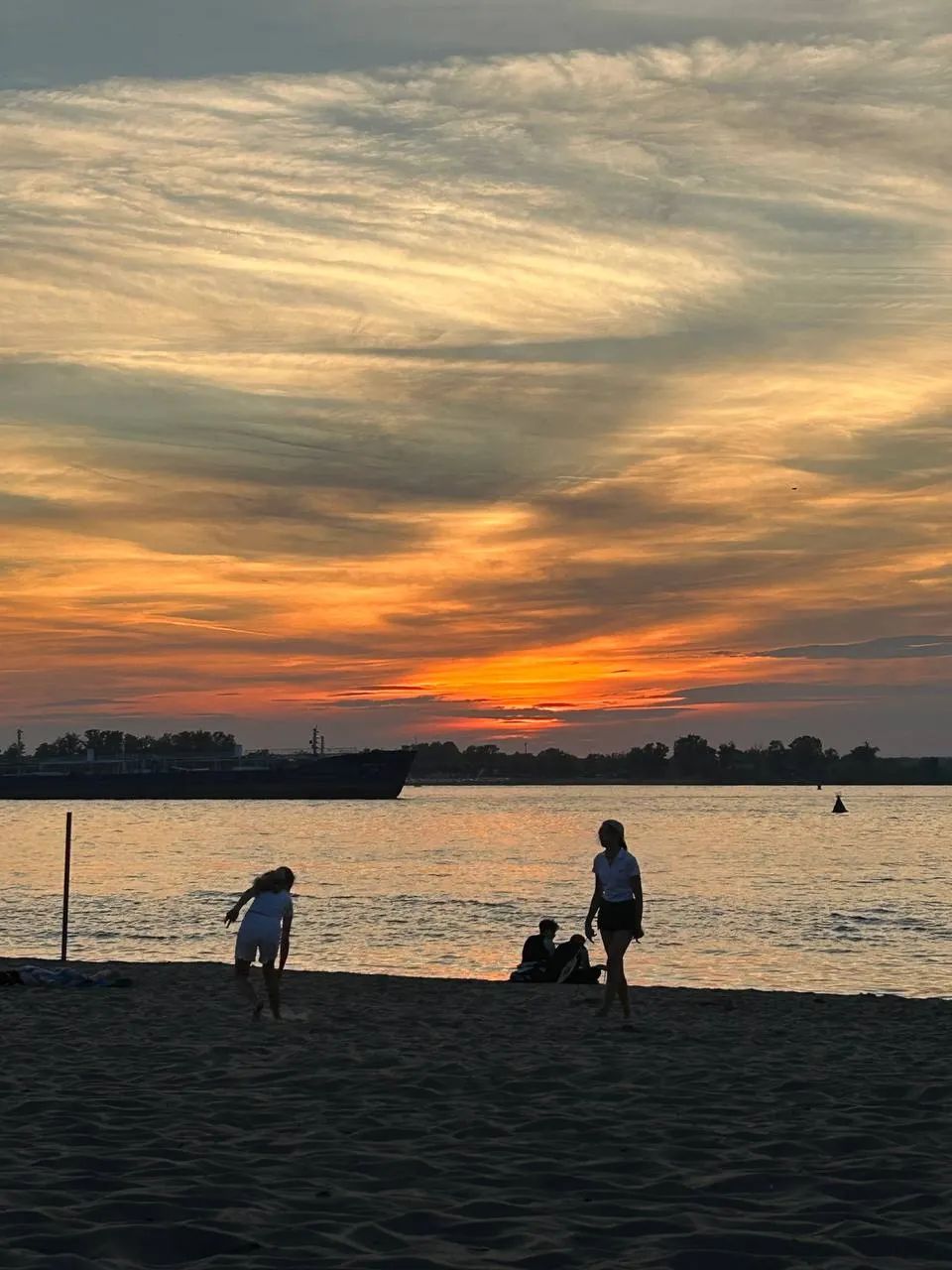 Температура воды в Волге у Самары достигла +20,6°C. Уже открыты для купания несколько участков набережной и городские пляжи — где именно можно плавать.
