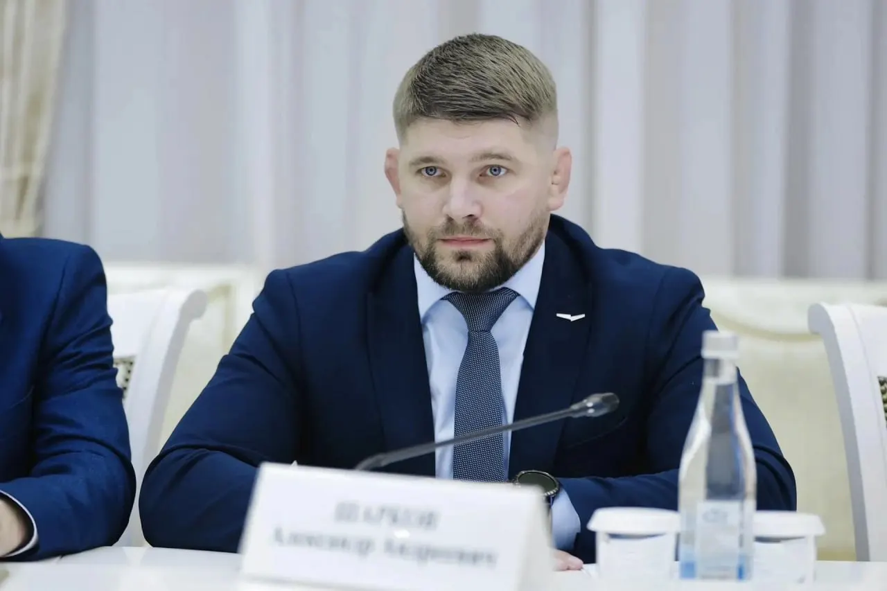Губернатор представил 29-летнего Александра Шаркова новым министром региональной безопасности Самарской области. Исполняющим обязанности главы Волжского района стал Александр Кузнецов.