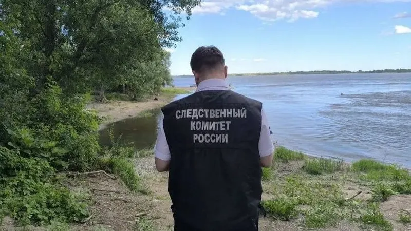 В Вольске спасатели вытащили из воды тело 14-летнего подростка и передали его правоохранителям. По данным следствия, признаков насильственной смерти не обнаружено.