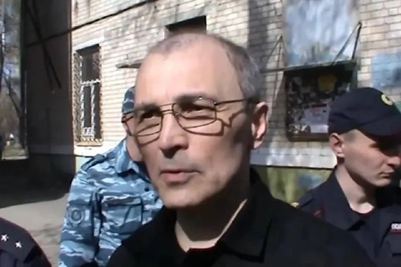Олег Рыльков, отбывающий пожизненное в «Чёрном дельфине», подал в суд требование компенсировать изъятые при этапировании вещи — суд отказал из‑за пропуска срока.