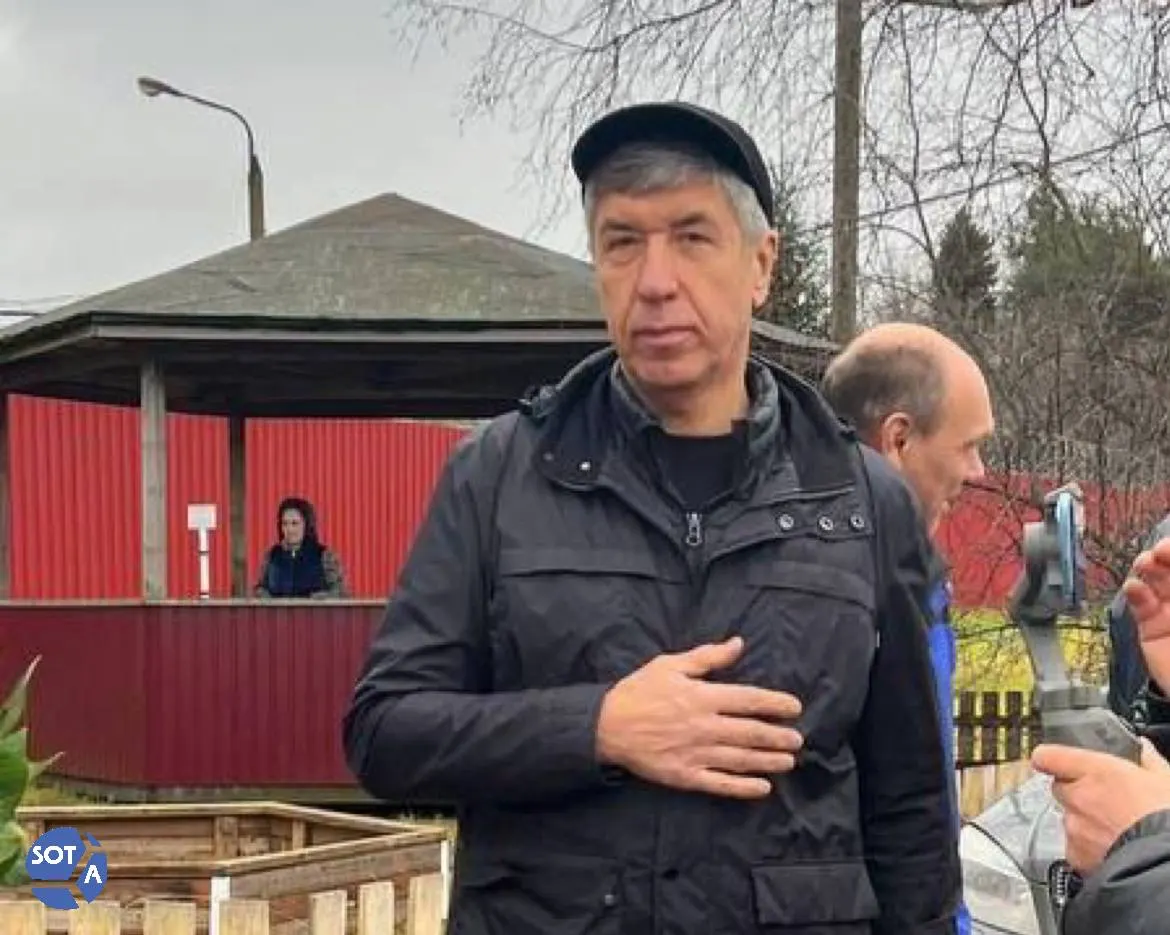 Предприниматель из Кирова, публично выступавший против войны и размещавший антивоенные плакаты в своих магазинах, признан виновным в финансировании экстремистской деятельности за пожертвование 192 рубля и оштрафован.