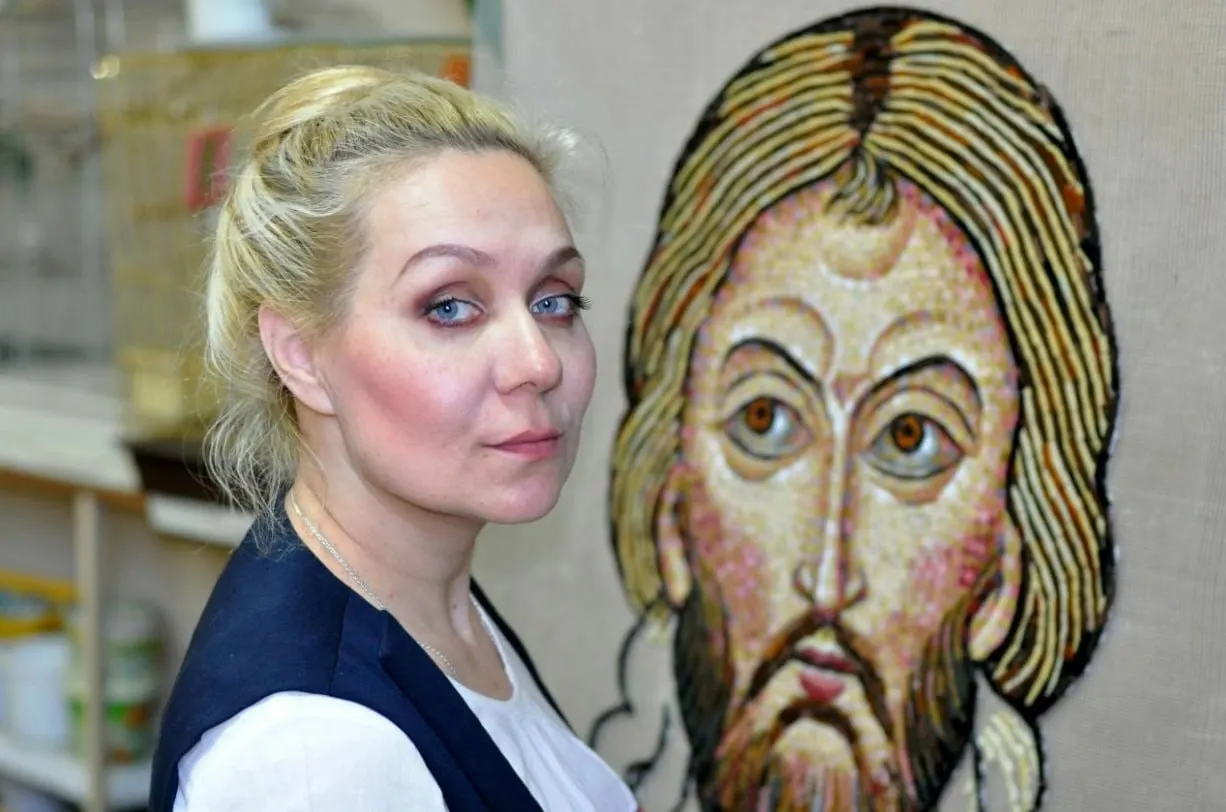 Наталья Липунова из Тольятти — художница, работающая с мозаикой, делится мыслями о диагнозе с метастазами, поддержке близких и намерении подарить храму свою икону, когда поправится.