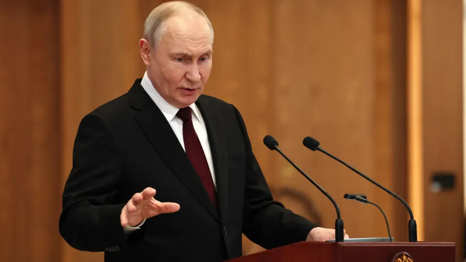 Президент России заявил, что Москва может наносить удары по странам Европы, если с их территории будут запускать беспилотники по российским объектам; он также охарактеризовал атаки дронов как попытку раскачать общество.