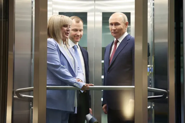Пресс‑секретарь президента заявил, что подготовка к выборам идет, они объявлены указом главы государства; сообщения об их переносе остаются слухами, документов по этому поводу нет.
