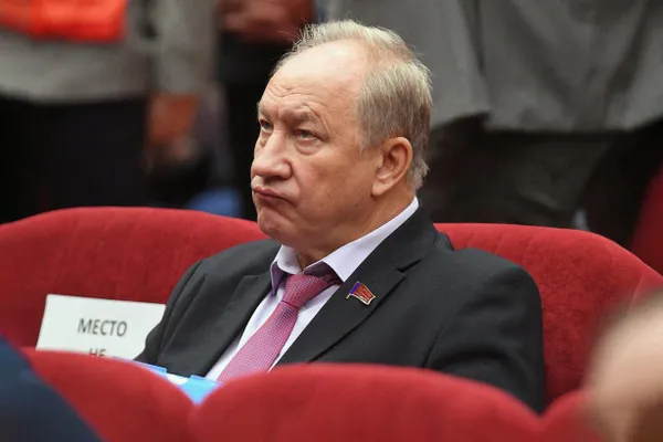 КПРФ намерена выдвинуть Валерия Рашкина кандидатом в Госдуму по Ангарскому одномандатному округу в Иркутской области. Рашкин подтвердил предварительное одобрение партии; окончательное решение примут на съезде. Ранее он был осуждён за незаконную охоту, лишён мандата, но в 2024 году судимость была погашена, и он снова может баллотироваться.